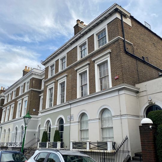 1-8, St James's Gardens W11