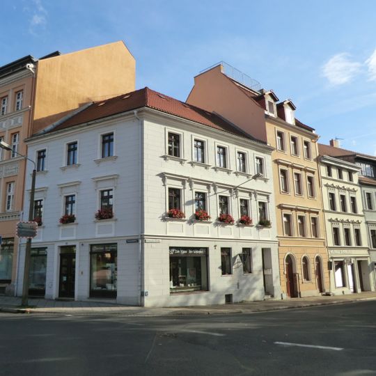 Wohnhaus mit Laden in geschlossener Bebauung, Eckhaus zur Bautzener Straße Demianiplatz 42