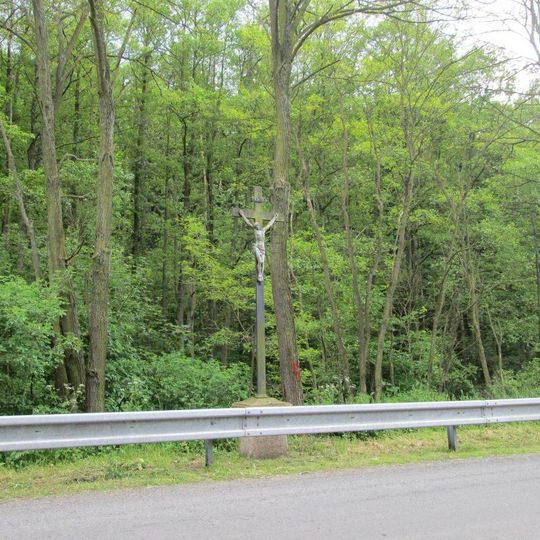 Kříž západně od Chomle u silnice do Radnic