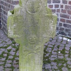 Grabkreuz Kirchplatz 1