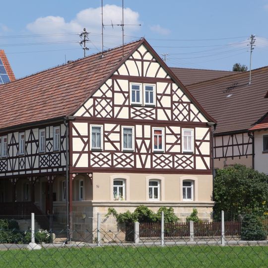 Zweigeschossiges Satteldachhaus