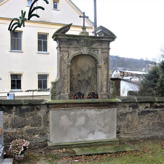 Kaplička VIII. zastavení křížové cesty u kostela v Arnolticích