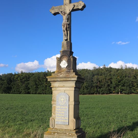 Kříž u silnice severně od Slavětic
