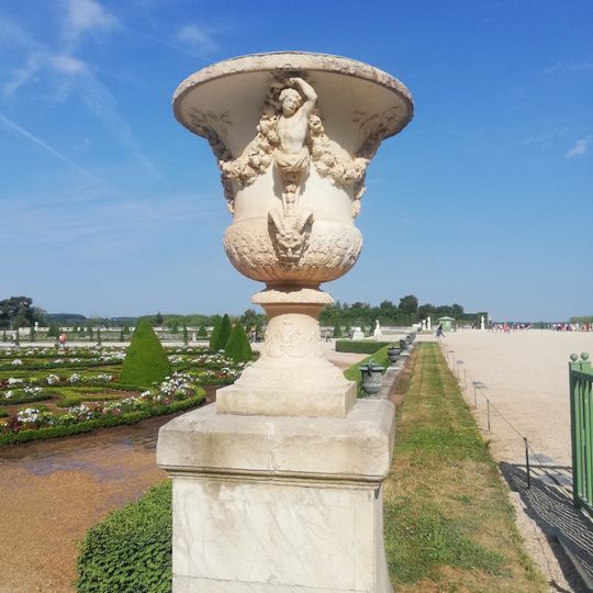 Vase aux têtes de faunes et termes