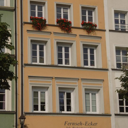 Wohn- und Geschäftshaus,