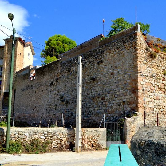 Muralla de la Casa senyorial dels Peguera