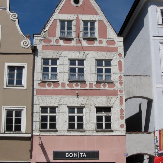 Wohn- und Geschäftshaus