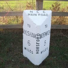 Milepost, c.130m N of road jct
