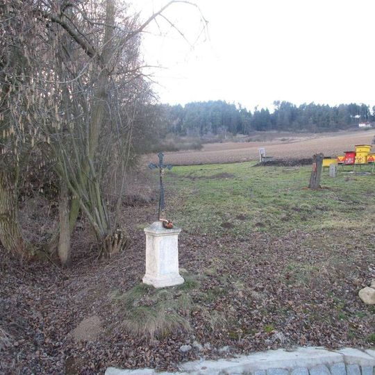 Kříž na rozcestí u Chrášťovic