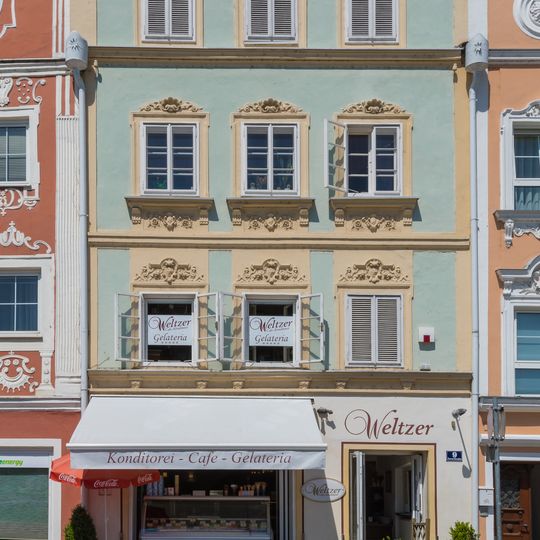 Wohn- und Geschäftshaus