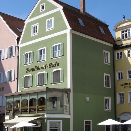 Wohn- und Geschäftshaus