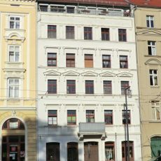 Wohnhaus in geschlossener Bebauung, mit Laden Demianiplatz 4