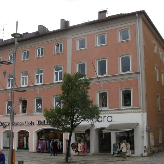 Wohn- und Geschäftshaus