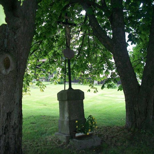 Kříž v Načetíně na návsi