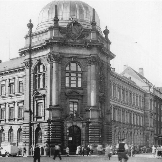 Verwaltungsbau Dimitroffstraße 1