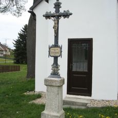 Kříž u kaple v Jetřichovci