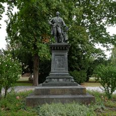 Kaiser Joseph-Park mit Barockfiguren und Denkmal Joseph II.