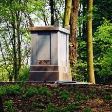 Soelen: grafmonument