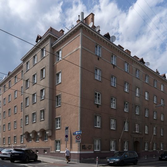 Gemeindebau Camillo-Sitte-Gasse 11-13