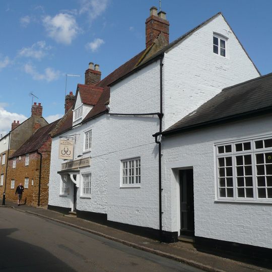 Three Horseshoes Public House