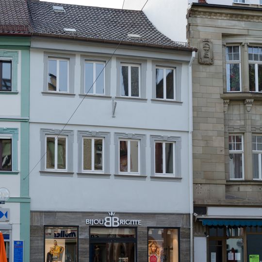 Wohn- und Geschäftshaus