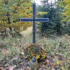 Kříž severně od vlakové zastávky Obora