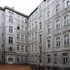 Mietshaus mit Hofanlage