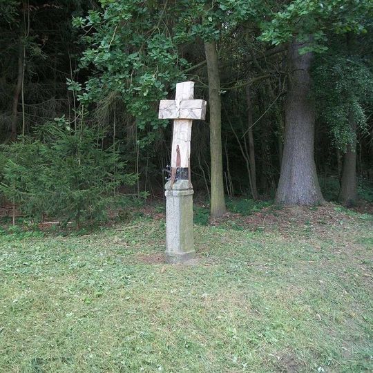 Kříž v lese pod Šidlákovem