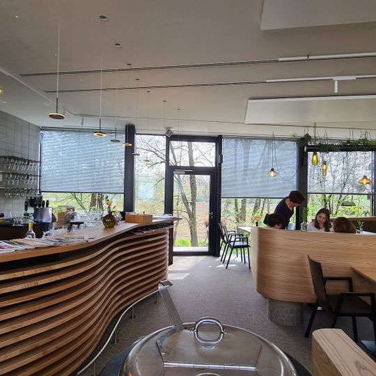 Deli lounge