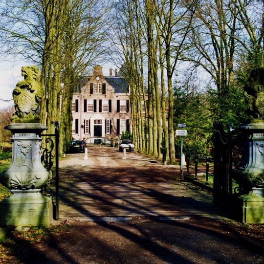 Groot en Klein Hoenlo: toegangsbrug met entreehek