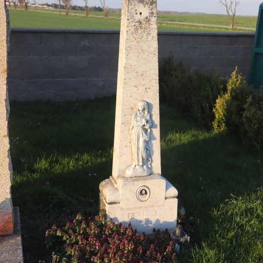 Památník padlého syna Františka v Domamili