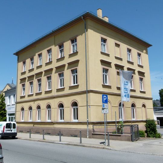 Wohnhaus in offener Bebauung Bahnhofstraße 19