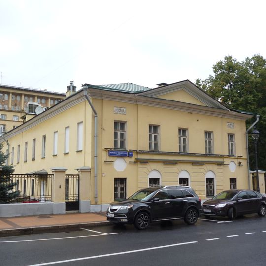 Флигель западный