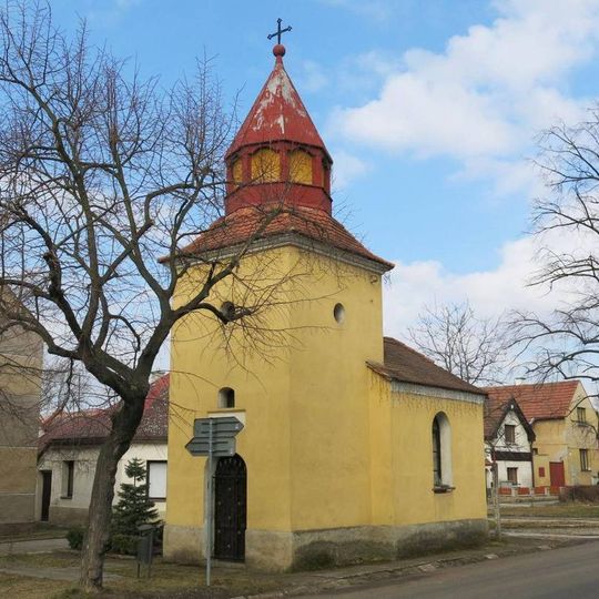 Kaple na návsi v Křesíně