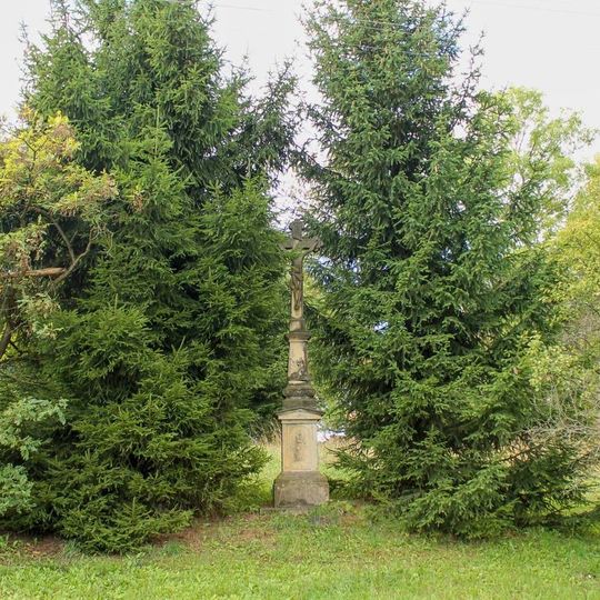 Kříž v Hynčině na rozcestí