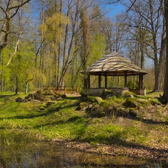 Park z ogrodem botanicznym w Brynku