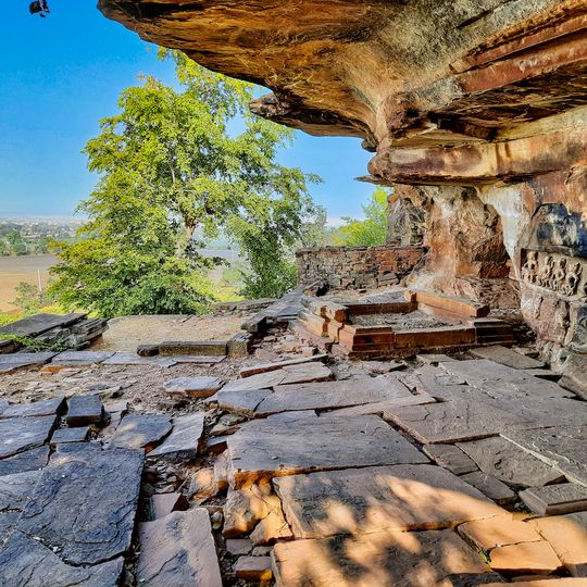Cueva de Saptamatrika, Badoh Pathari