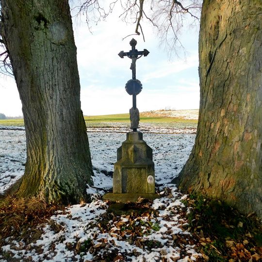 Kříž u bývalé sklárny u Smrčné