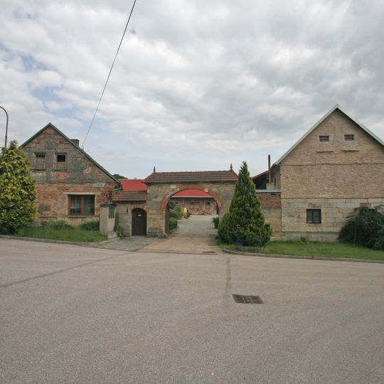 Zemědělský dvůr čp. 6