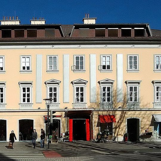 Wohn- und Geschäftshaus