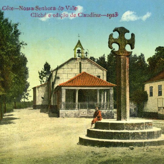 Cruzeiro do adro fronteiro à Ermida de Nossa Senhora do Vale