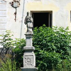 Sloup se sochou svatého Jana Nepomuckého