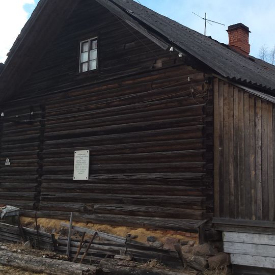 Дом, в котором с 1893 по 1938 гг. жил старейший рабочий завода «Дружная горка», герой Социалистического труда М.П. Уткин