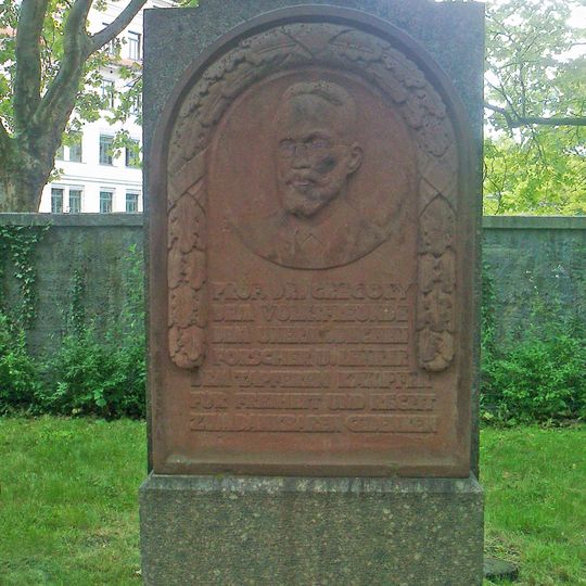 Gedenkstein für Prof. Dr. Gregory Naunhofer Straße