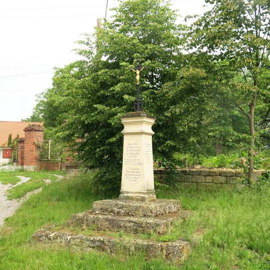 Kříž u domu 26 ve Skramouši