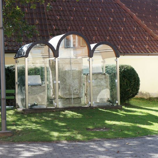 Archäolog. Kleindenkmal/Spolie der Röm. Kaiserzeit, Zwei Römersteine