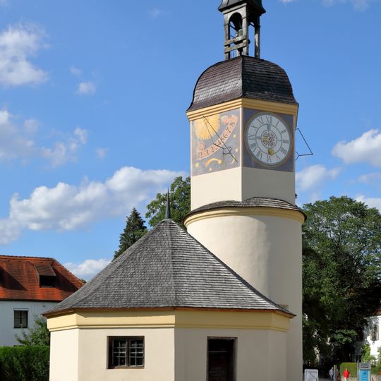 Uhrturm mit Brunnenhaus