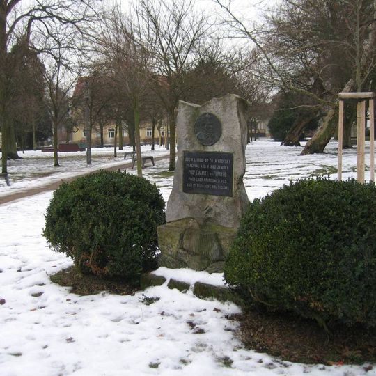 Památník E. Purkyně na náměstí v Bělé pod Bezdězem