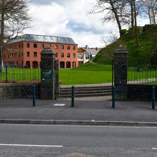Entrance Gates And Gate Piers And Adjacent Walls To Park At Castle Mound