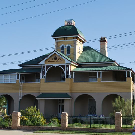 St Mary's Presbytery, Warwick